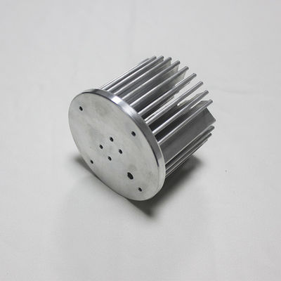 Pin Fin Type Aluminium Alloy Cold Forged Heat Sink สำหรับพื้นที่กระจายความร้อนและรูปร่าง